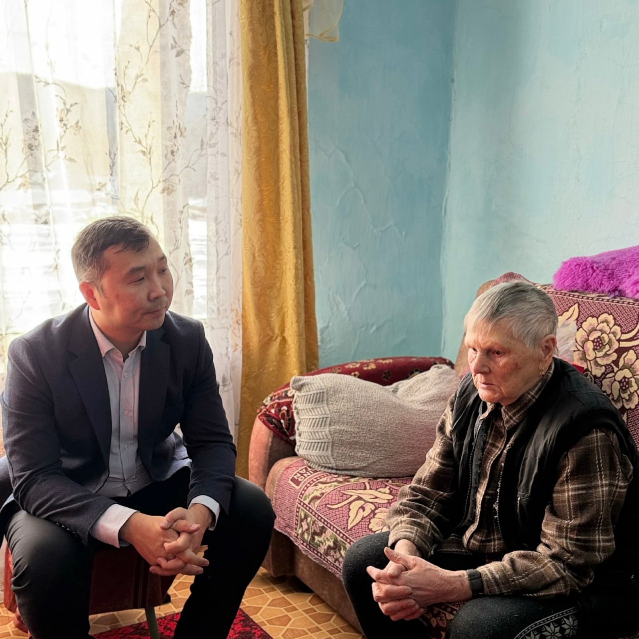 В Туве поздравили с 8 Марта ветерана, пережившую концлагерь В Туве поздравили с 8 Марта ветерана, пережившую концлагерь