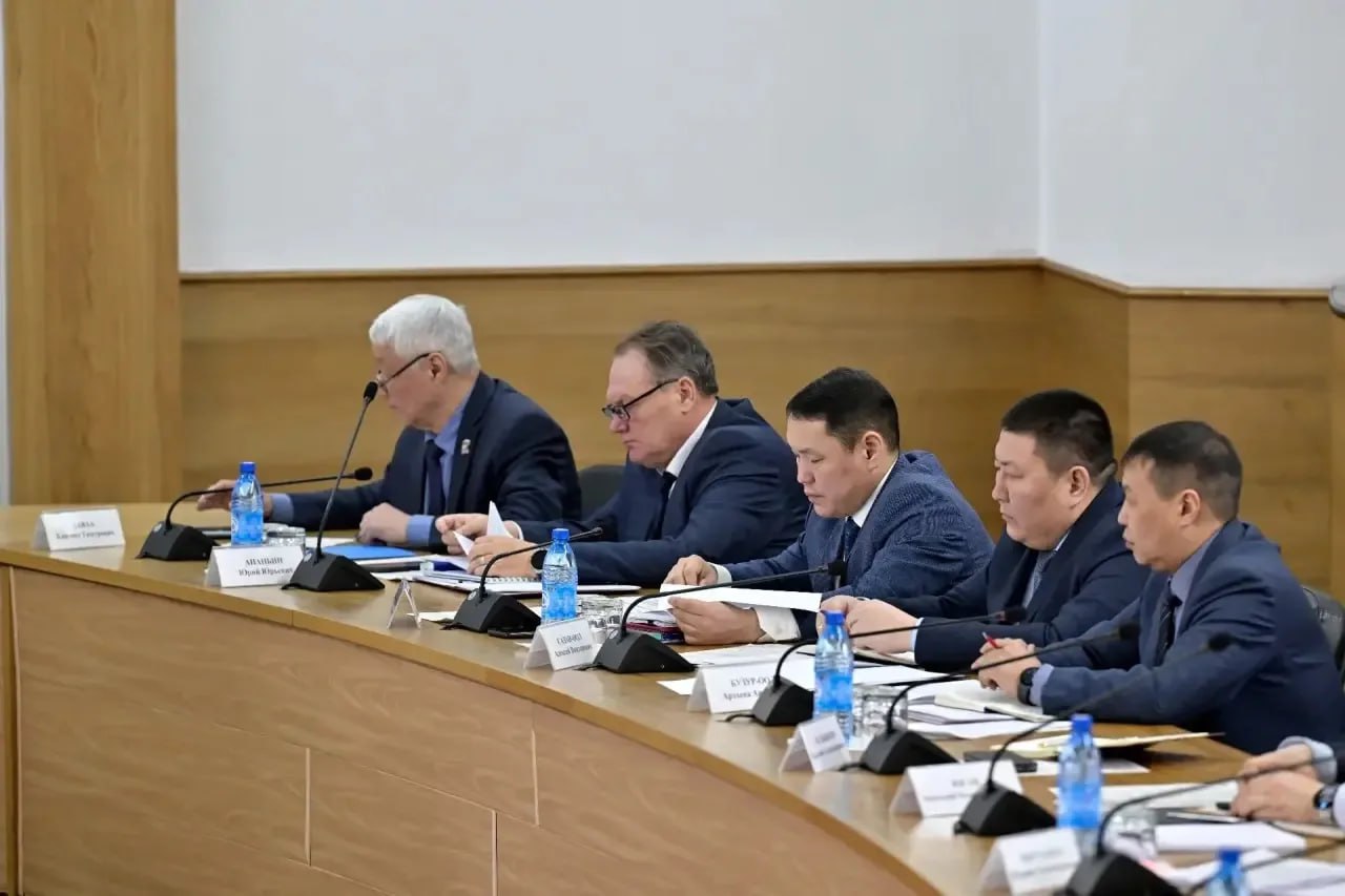 Владислав Ховалыг поручил ускорить подготовку к посевной кампании в Туве Владислав Ховалыг поручил ускорить подготовку к посевной кампании в Туве