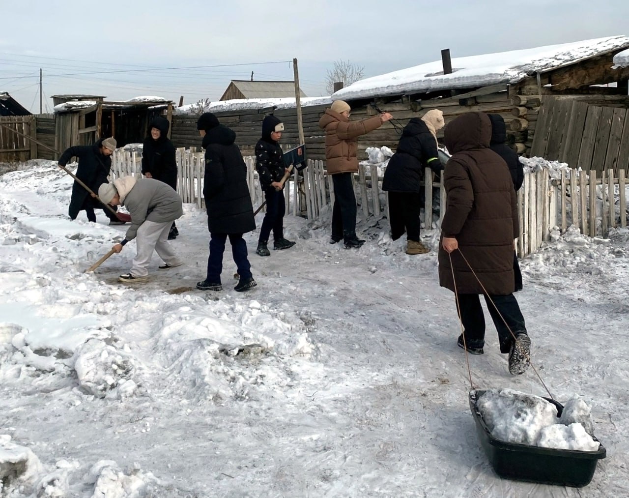Сесерлиг школазыны реникчилери тускай шериг операциязыны киржикчилеринге болгаш дайынчы хделиишкиннер хоочуннарынга тимуржу дузаны доктаамал чедирип турарын редилге чери дынаткан Сесерлиг школазыны реникчилери тускай шериг операциязыны киржикчилеринге болгаш дайынчы хделиишкиннер хоочуннарынга тимуржу дузаны доктаамал чедирип турарын редилге чери дынаткан