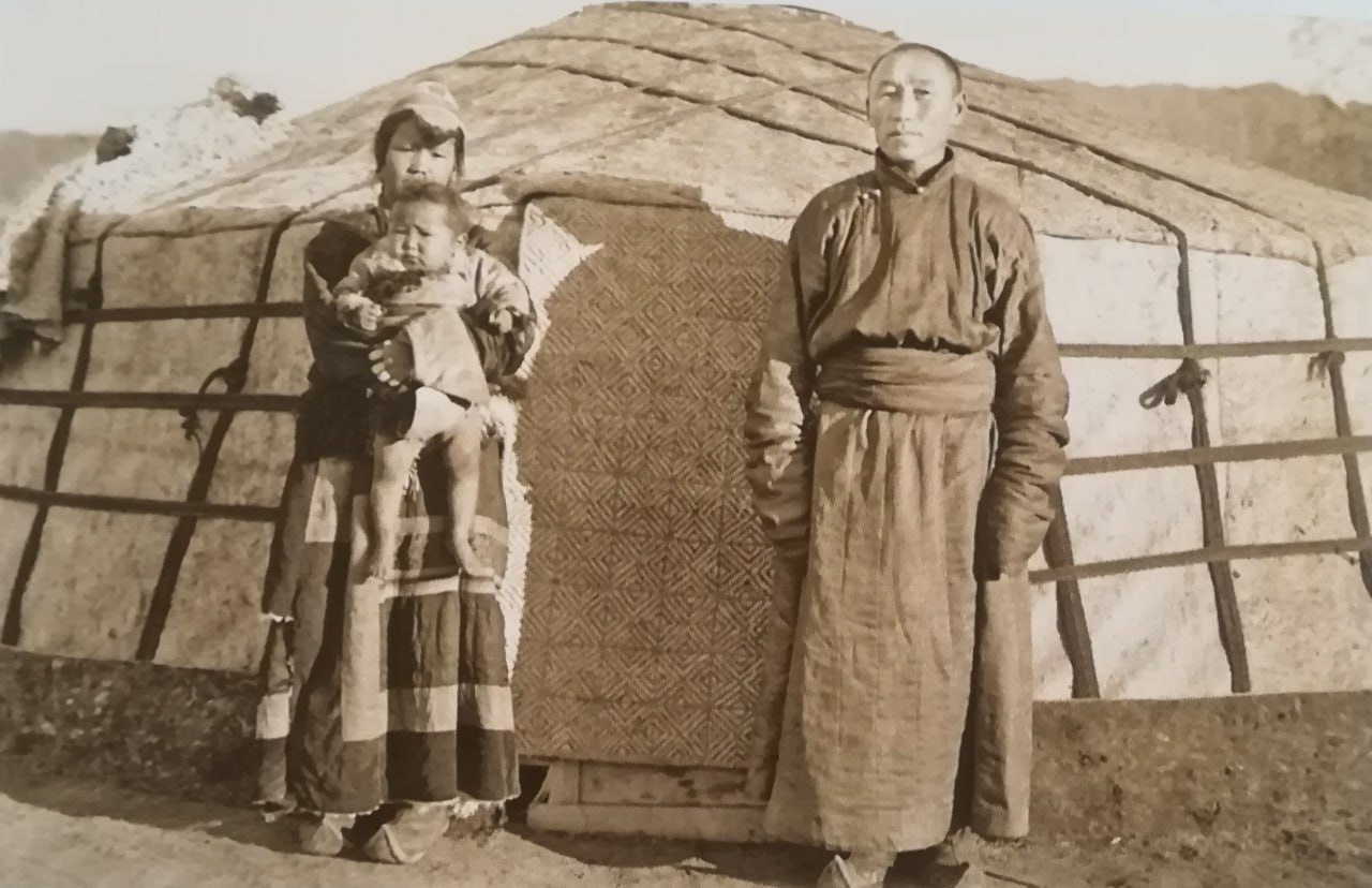 Неприкосновенность и мудрость: этнографы раскрыли секреты статуса женщины в традиционной культуре тувинцев Неприкосновенность и мудрость: этнографы раскрыли секреты статуса женщины в традиционной культуре тувинцев