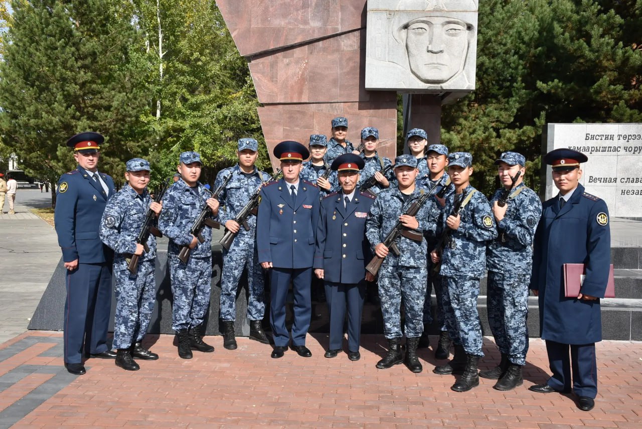 Глава Тувы поздравил сотрудников и ветеранов УФСИН с профессиональным праздником Глава Тувы поздравил сотрудников и ветеранов УФСИН с профессиональным праздником