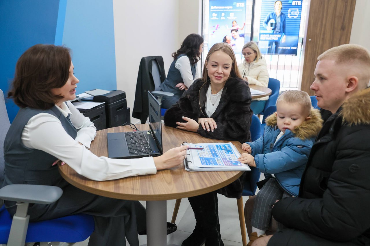 Через «тревожную кнопку» россияне заявляют о хищениях в среднем на сумму 6,7 тысячи рублей, подсчитали эксперты ВТБ