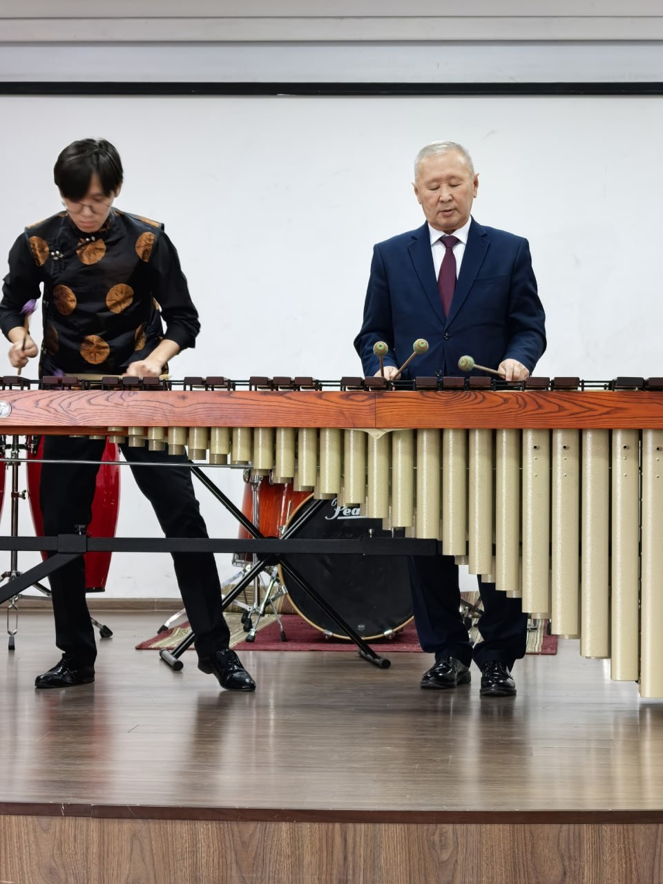 В Кызыле представили редкий ударный инструмент — маримбу В Кызыле представили редкий ударный инструмент — маримбу