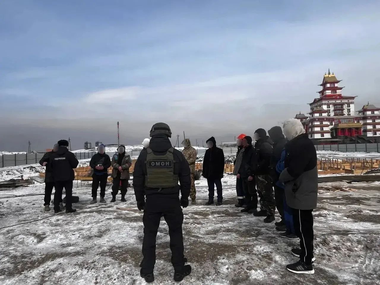 Сотрудники полиции провели масштабный рейд по соблюдению миграционного законодательства