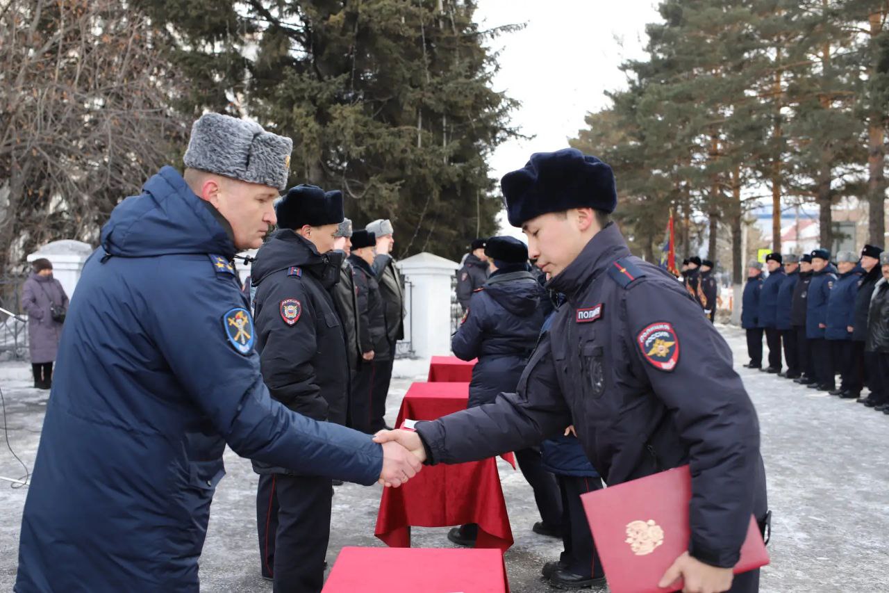 В МВД по Республике Тыва состоялось торжественное мероприятие, посвященное 104-годовщине со дня образования ведомства и приведения к Присяге молодых сотрудников В МВД по Республике Тыва состоялось торжественное мероприятие, посвященное 104-годовщине со дня образования ведомства и приведения к Присяге молодых сотрудников