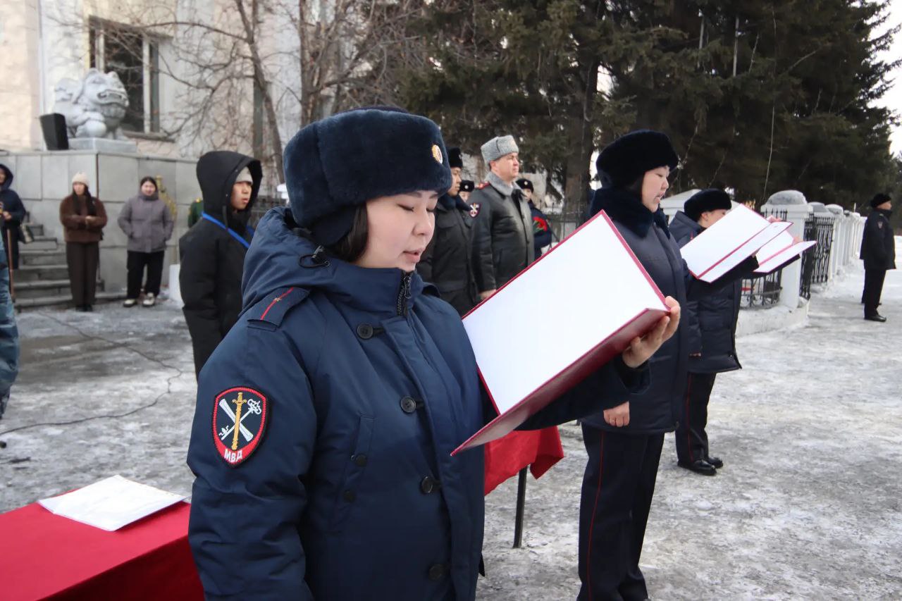 В МВД по Республике Тыва состоялось торжественное мероприятие, посвященное 104-годовщине со дня образования ведомства и приведения к Присяге молодых сотрудников В МВД по Республике Тыва состоялось торжественное мероприятие, посвященное 104-годовщине со дня образования ведомства и приведения к Присяге молодых сотрудников