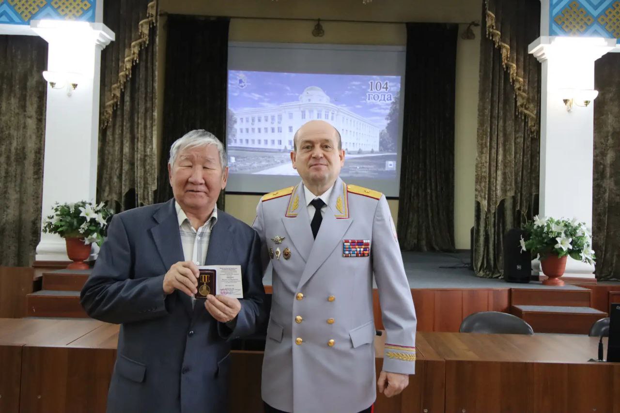 В МВД по Республике Тыва состоялось торжественное мероприятие, посвященное 104-годовщине со дня образования ведомства и приведения к Присяге молодых сотрудников В МВД по Республике Тыва состоялось торжественное мероприятие, посвященное 104-годовщине со дня образования ведомства и приведения к Присяге молодых сотрудников