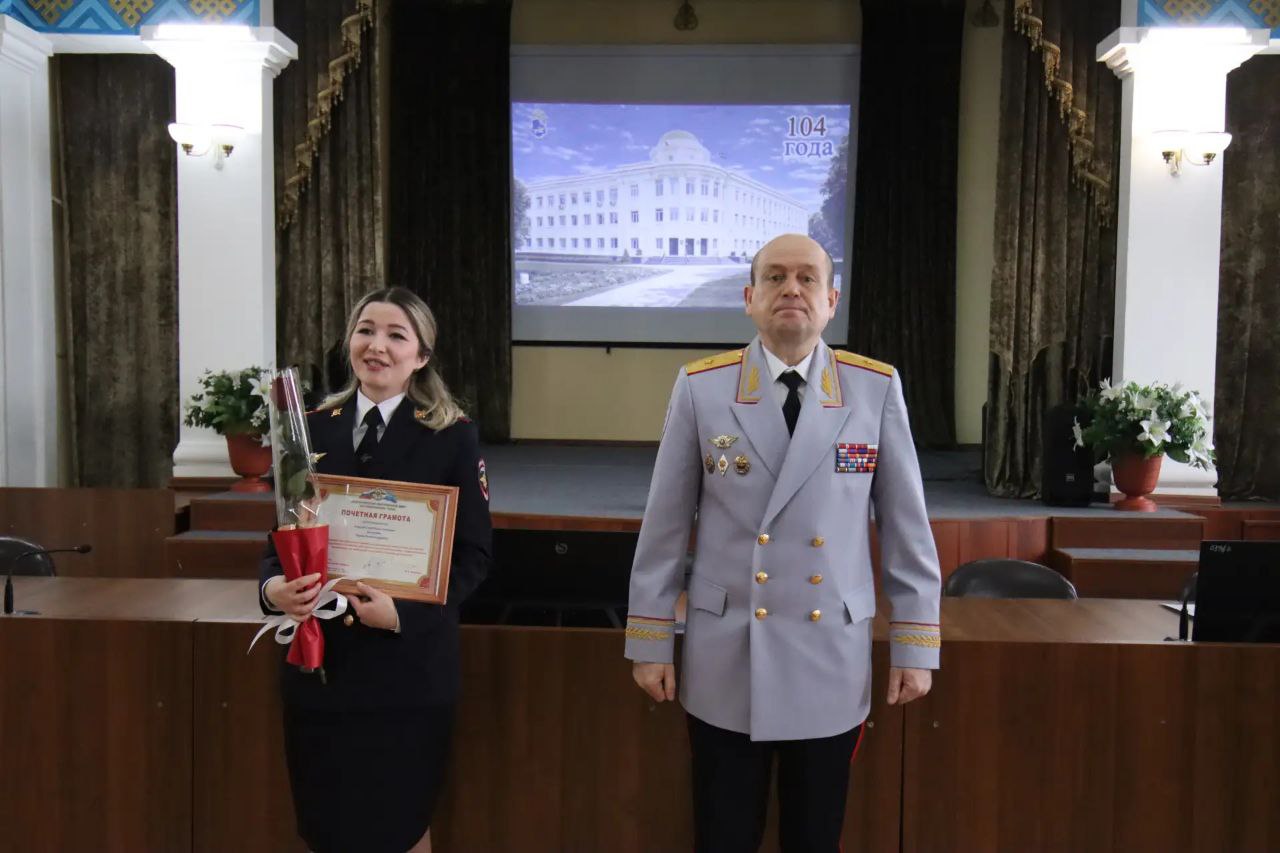 В МВД по Республике Тыва состоялось торжественное мероприятие, посвященное 104-годовщине со дня образования ведомства и приведения к Присяге молодых сотрудников В МВД по Республике Тыва состоялось торжественное мероприятие, посвященное 104-годовщине со дня образования ведомства и приведения к Присяге молодых сотрудников