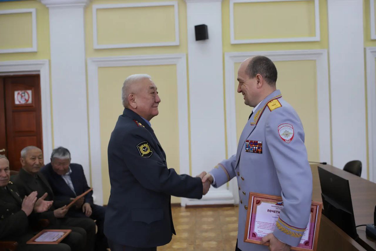 В МВД по Республике Тыва состоялось торжественное мероприятие, посвященное 104-годовщине со дня образования ведомства и приведения к Присяге молодых сотрудников В МВД по Республике Тыва состоялось торжественное мероприятие, посвященное 104-годовщине со дня образования ведомства и приведения к Присяге молодых сотрудников