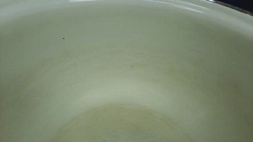 Как отбелить эмалированные кастрюли без особых усилий и вредных запахов