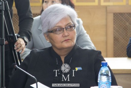 Руководитель фракции ЛДПР в Верховном Хурале Республике Тыва Юлия Арланмай: