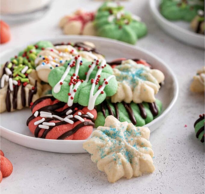 Миниатюрное фигурное печенье на Новый год по мотивам печенья Spritz