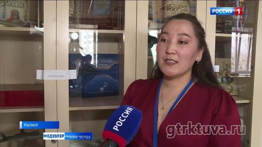 Трээн дыл башкылары. Кызылды Михаил Бухтуев аттыг 1 дугаар школазында "Тыва дылды болгаш трээн чогаалды тергиин башкызы" деп бг чурт чергелиг мрейни регионалдыг чадазы эгелээн
