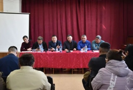 Май айда кдээ ишчилерден стт хлээп эгелээр