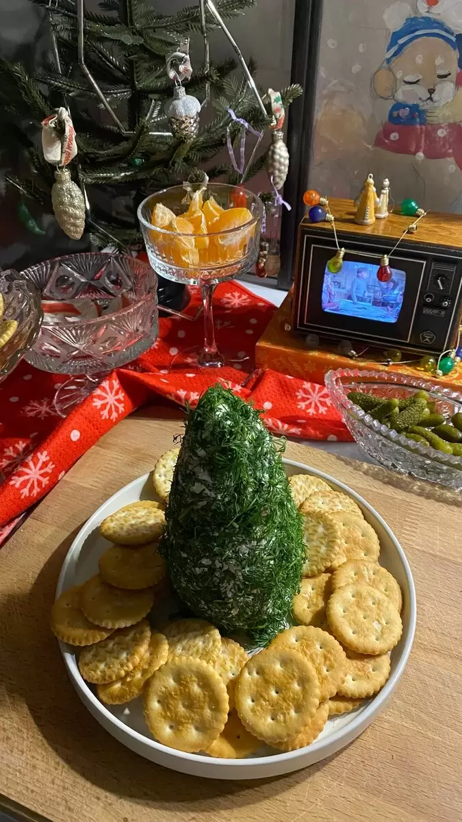 Необычная закуска на праздничный стол: Елочка из творожного сыра