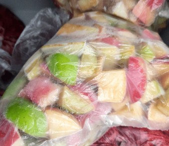 Ностальгия о лете: как приготовить идеальный пирог с замороженными ягодами и яблоками