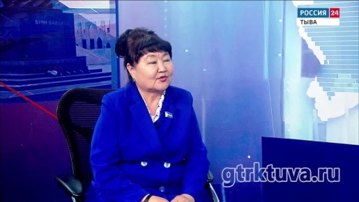 Ажык чугаа. Май 15-те бг-делегейни г-бле хн. Байырлал таварыштыр даарта Улусчу чогаадылга бажыынга интернационалчы г-блелерни чыыжы болур