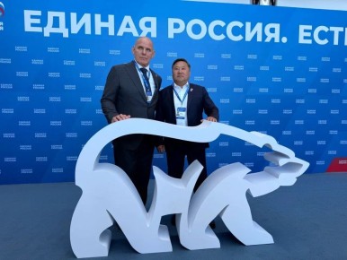 Владислав Ховалыг: На окружном форуме «Единой России» в Омске встретил много знакомых и единомышленников