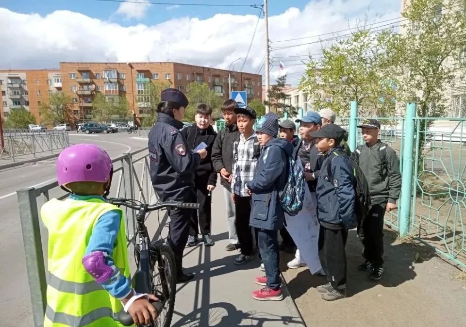 Госавтоинспекторы Кызыла совместно с ЮИДовцами провели акцию «Велосипедист»