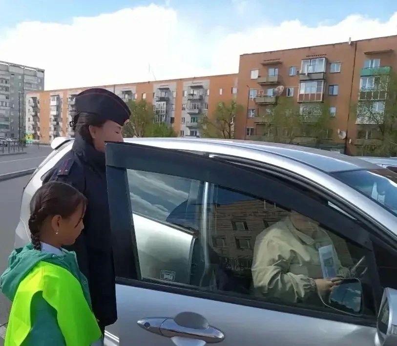 В Кызыле прошла акция «Велосипедист» с участием Госавтоинспекции и ЮИДовцев В Кызыле прошла акция «Велосипедист» с участием Госавтоинспекции и ЮИДовцев