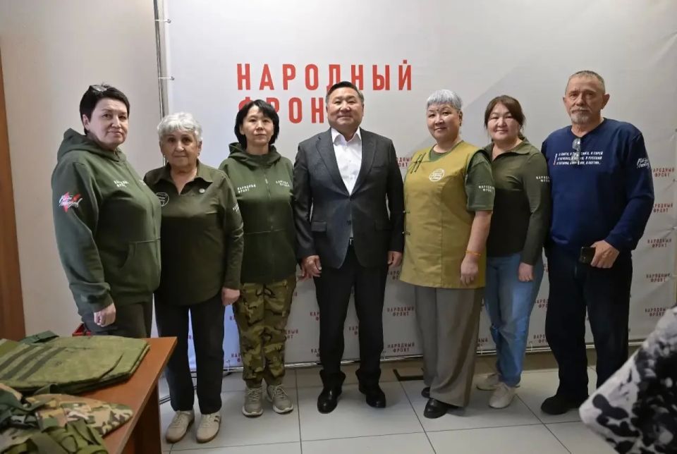 Владислав Ховалыг: Посетил отделение Народного фронта, пообщался с волонтерами Владислав Ховалыг: Посетил отделение Народного фронта, пообщался с волонтерами