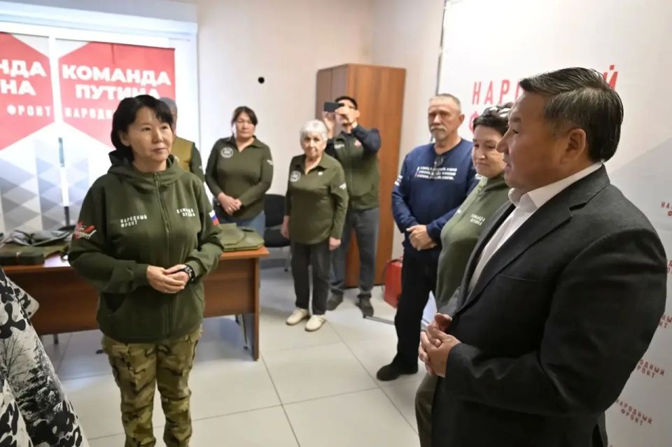 Владислав Ховалыг: Посетил отделение Народного фронта, пообщался с волонтерами Владислав Ховалыг: Посетил отделение Народного фронта, пообщался с волонтерами