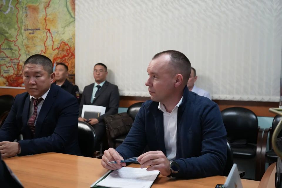 В МВД по Республике Тыва прошла встреча руководства ведомства с представителями Сбербанка В МВД по Республике Тыва прошла встреча руководства ведомства с представителями Сбербанка