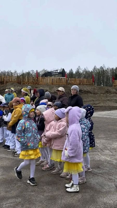 Владислав Ховалыг: Сегодня в селе Тоора-Хем Тоджинского района дали старт строительству детского сада на 160 мест Владислав Ховалыг: Сегодня в селе Тоора-Хем Тоджинского района дали старт строительству детского сада на 160 мест