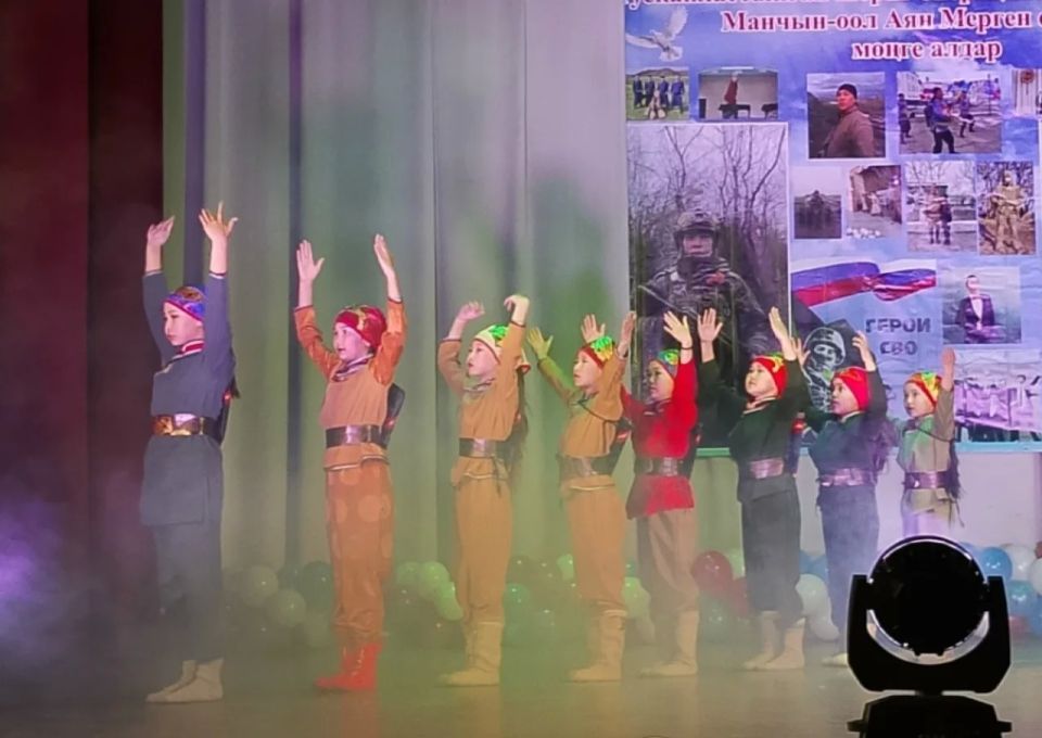 Эрги-Барлыкка тускай шериг операциязыны киржикчизи, Олег Намдараа аттыг культура бажыыны балетмейстери Аян Манчын-оолду чырык адынга тураскааткан республика чергелиг сам мрейи болуп эрткенин культура чери дынаткан Эрги-Барлыкка тускай шериг операциязыны киржикчизи, Олег Намдараа аттыг культура бажыыны балетмейстери Аян Манчын-оолду чырык адынга тураскааткан республика чергелиг сам мрейи болуп эрткенин культура чери дынаткан