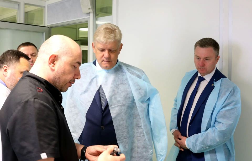 Полномочный представитель Президента Российской Федерации в Сибирском федеральном округе Анатолий Серышев совершил рабочую поездку в Федеральное государственное бюджетное учреждение «Новосибирский научно-исследовательский... Полномочный представитель Президента Российской Федерации в Сибирском федеральном округе Анатолий Серышев совершил рабочую поездку в Федеральное государственное бюджетное учреждение «Новосибирский научно-исследовательский...