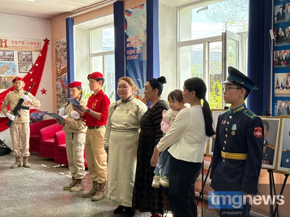 В Туве отметили 10-летие движения «Юнармия»: награждение школ и посвящение новых юнармейцев В Туве отметили 10-летие движения «Юнармия»: награждение школ и посвящение новых юнармейцев
