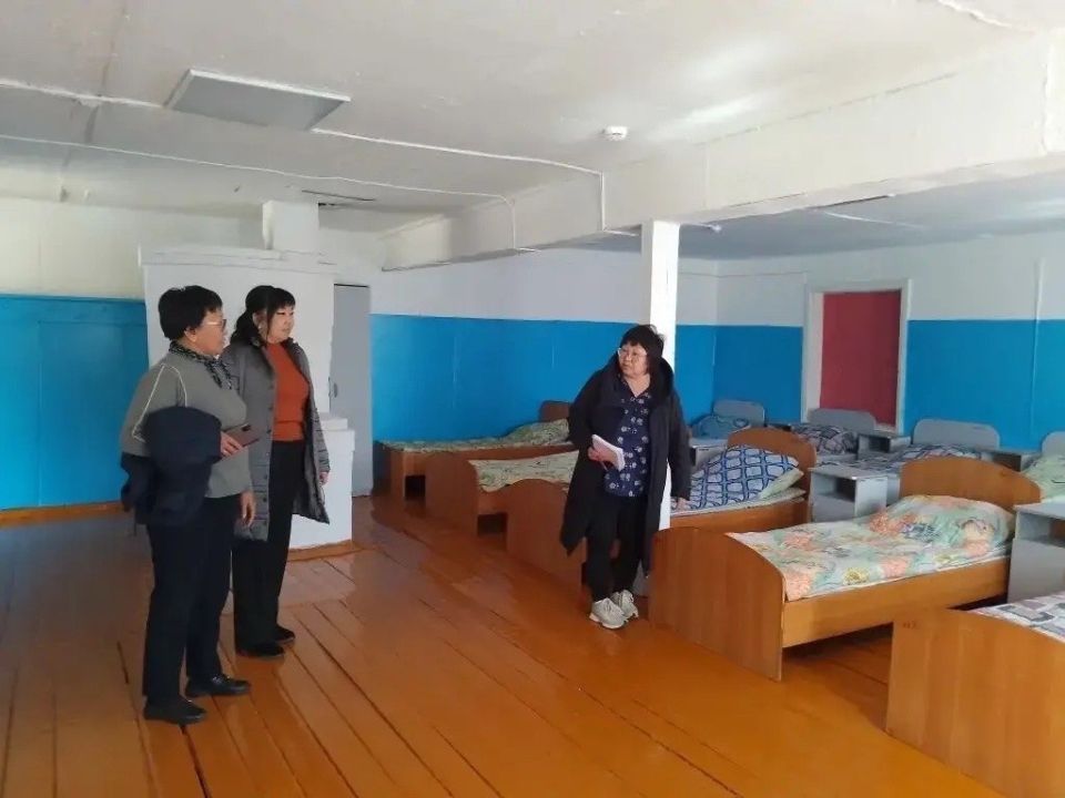 В Туве начались выездные проверки детских лагерей В Туве начались выездные проверки детских лагерей