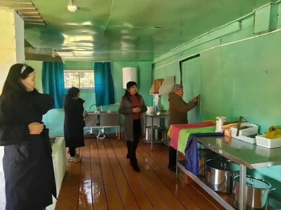 В Туве начались выездные проверки детских лагерей В Туве начались выездные проверки детских лагерей