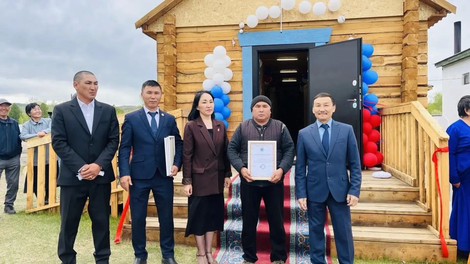 В селе Аянгаты открылся малый спортзал «Гнездо орлят» В селе Аянгаты открылся малый спортзал «Гнездо орлят»