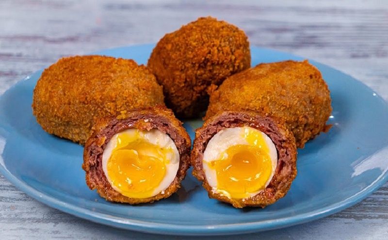 Яйца в мясной панировке: завтрак с изюминкой, который стоит попробовать