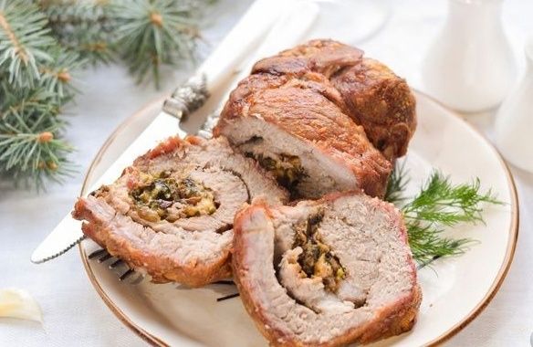 Мясной рулет с грибами и сыром: идеальное угощение для любого праздника