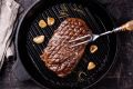 Как защитить свою кухню от масляных брызг: простые и эффективные советы
