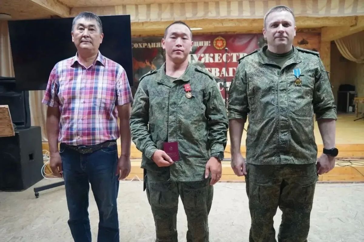 Правительство Тувы передало бойцам группировки «Восток» технические средства Правительство Тувы передало бойцам группировки «Восток» технические средства