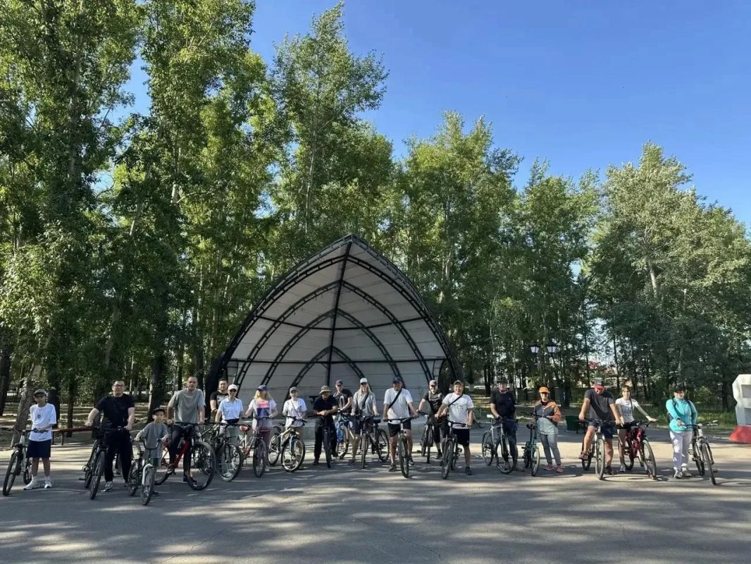 Наркополицейские вместе с семьями совершили велопробег в преддверии Дня семьи, любви и верности Наркополицейские вместе с семьями совершили велопробег в преддверии Дня семьи, любви и верности