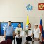 В Овюрском районе заместитель прокурора района и представитель фонда «Защитники Отечества» поздравили многодетные семьи участников СВО