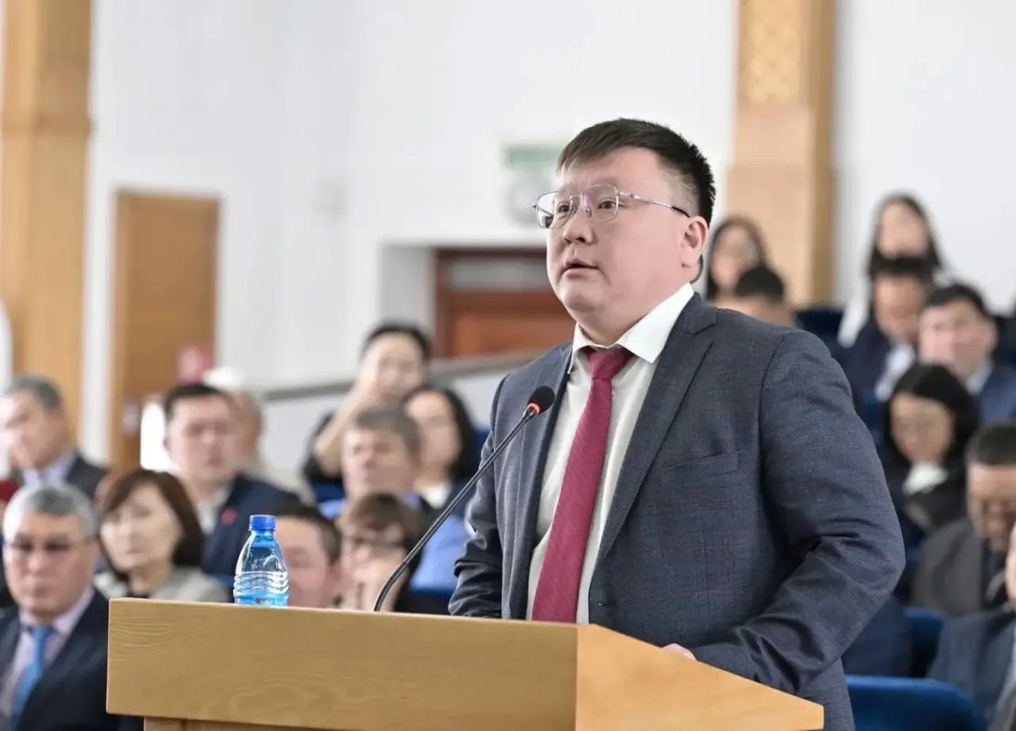 Владислав Ховалыг: На аппаратном совещании рассмотрели оперативную обстановку за минувшую неделю, а также остановились на реализации программы социальных контрактов Владислав Ховалыг: На аппаратном совещании рассмотрели оперативную обстановку за минувшую неделю, а также остановились на реализации программы социальных контрактов