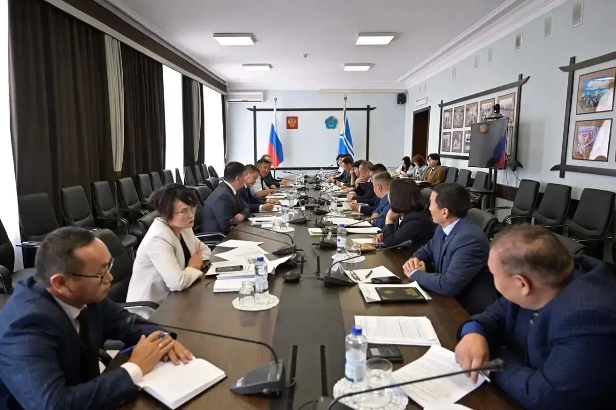 Владислав Ховалыг: Провел совещание по итогам командировки в Москву Владислав Ховалыг: Провел совещание по итогам командировки в Москву