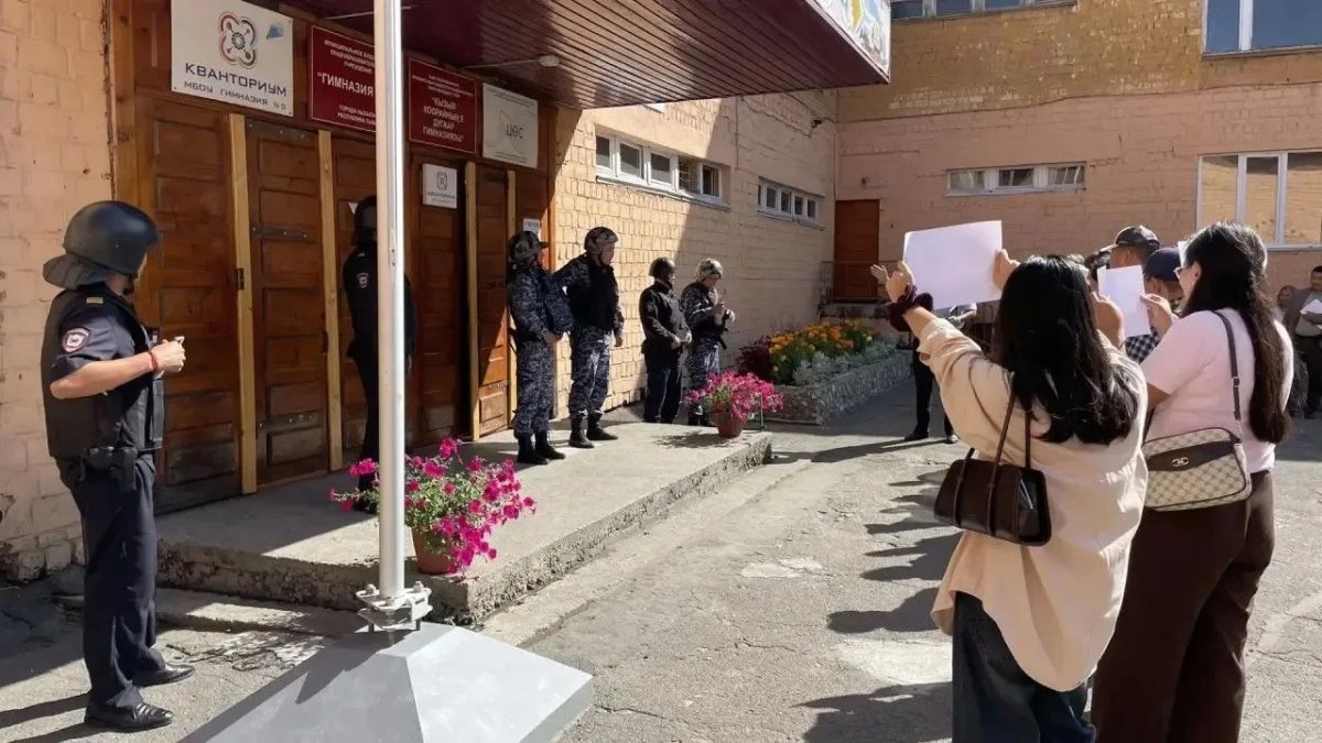 На избирательных участках Тувы проводятся тренировочные учения по антитеррористической безопасности На избирательных участках Тувы проводятся тренировочные учения по антитеррористической безопасности