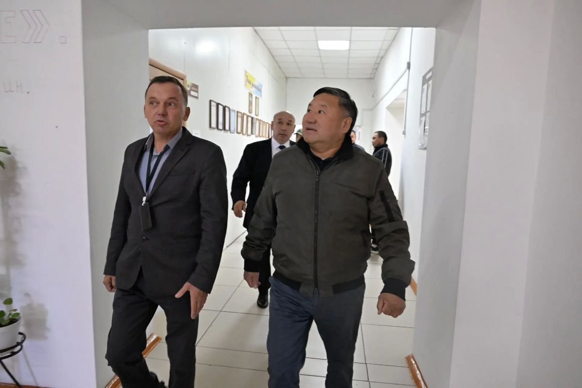 По поручению Владислава Ховалыга в школе №2 г. Ак-Довурака будет построен новый спортивный зал По поручению Владислава Ховалыга в школе №2 г. Ак-Довурака будет построен новый спортивный зал