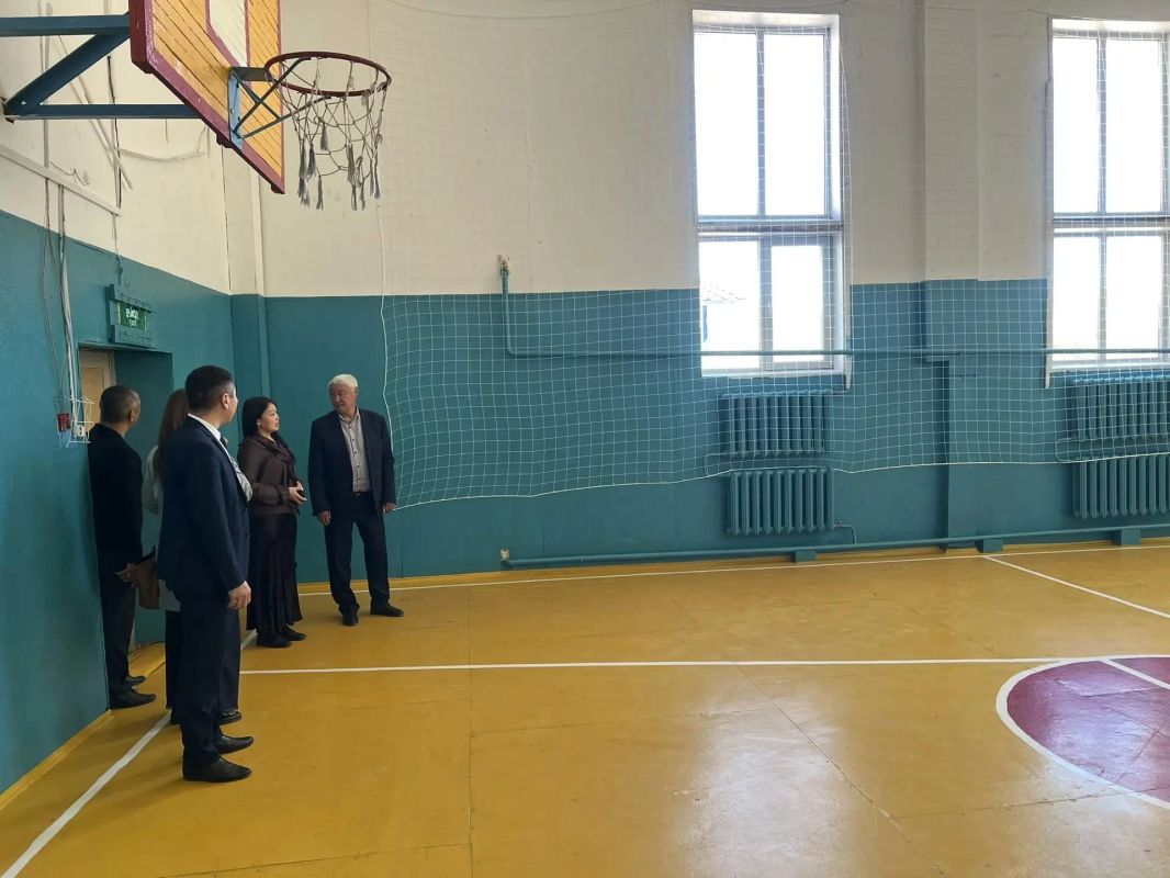 Председатель Верховного Хурала (парламента) Республики Тыва Кан-оол Даваа и депутат Анджела Канчыыр-оол совершили рабочую поездку в Чаа-Хольский кожуун Председатель Верховного Хурала (парламента) Республики Тыва Кан-оол Даваа и депутат Анджела Канчыыр-оол совершили рабочую поездку в Чаа-Хольский кожуун