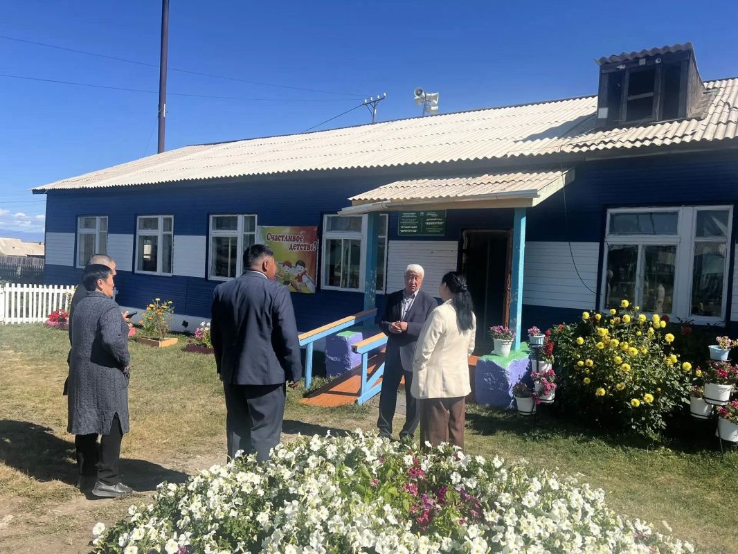 Председатель Верховного Хурала (парламента) Республики Тыва Кан-оол Даваа и депутат Анджела Канчыыр-оол совершили рабочую поездку в Чаа-Хольский кожуун Председатель Верховного Хурала (парламента) Республики Тыва Кан-оол Даваа и депутат Анджела Канчыыр-оол совершили рабочую поездку в Чаа-Хольский кожуун