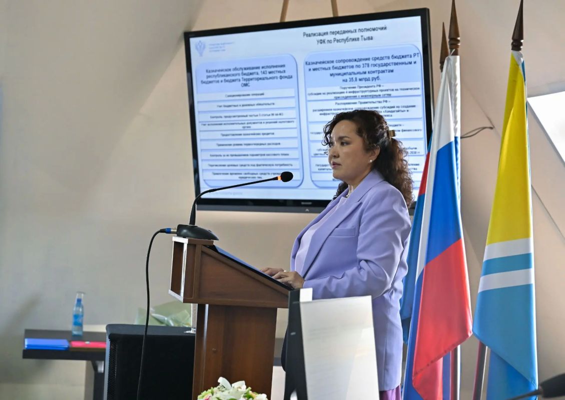 В День финансиста Владислав Ховалыг вручил поощрения и государственные награды сотрудникам Управления Федерального казначейства по Республике Тыва В День финансиста Владислав Ховалыг вручил поощрения и государственные награды сотрудникам Управления Федерального казначейства по Республике Тыва