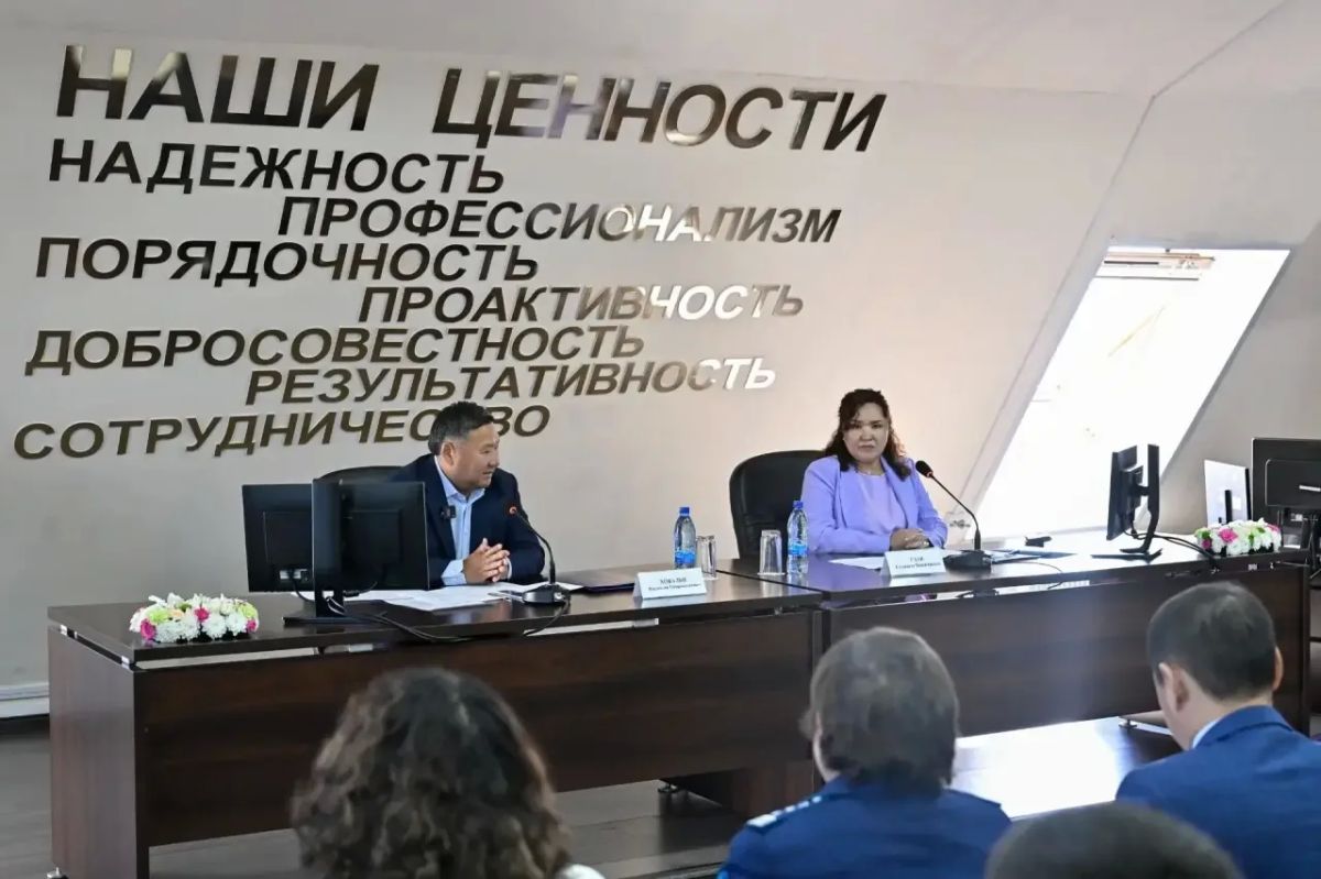 Владислав Ховалыг: В День финансиста встретился с коллективом регионального Управления Федерального казначейства Владислав Ховалыг: В День финансиста встретился с коллективом регионального Управления Федерального казначейства