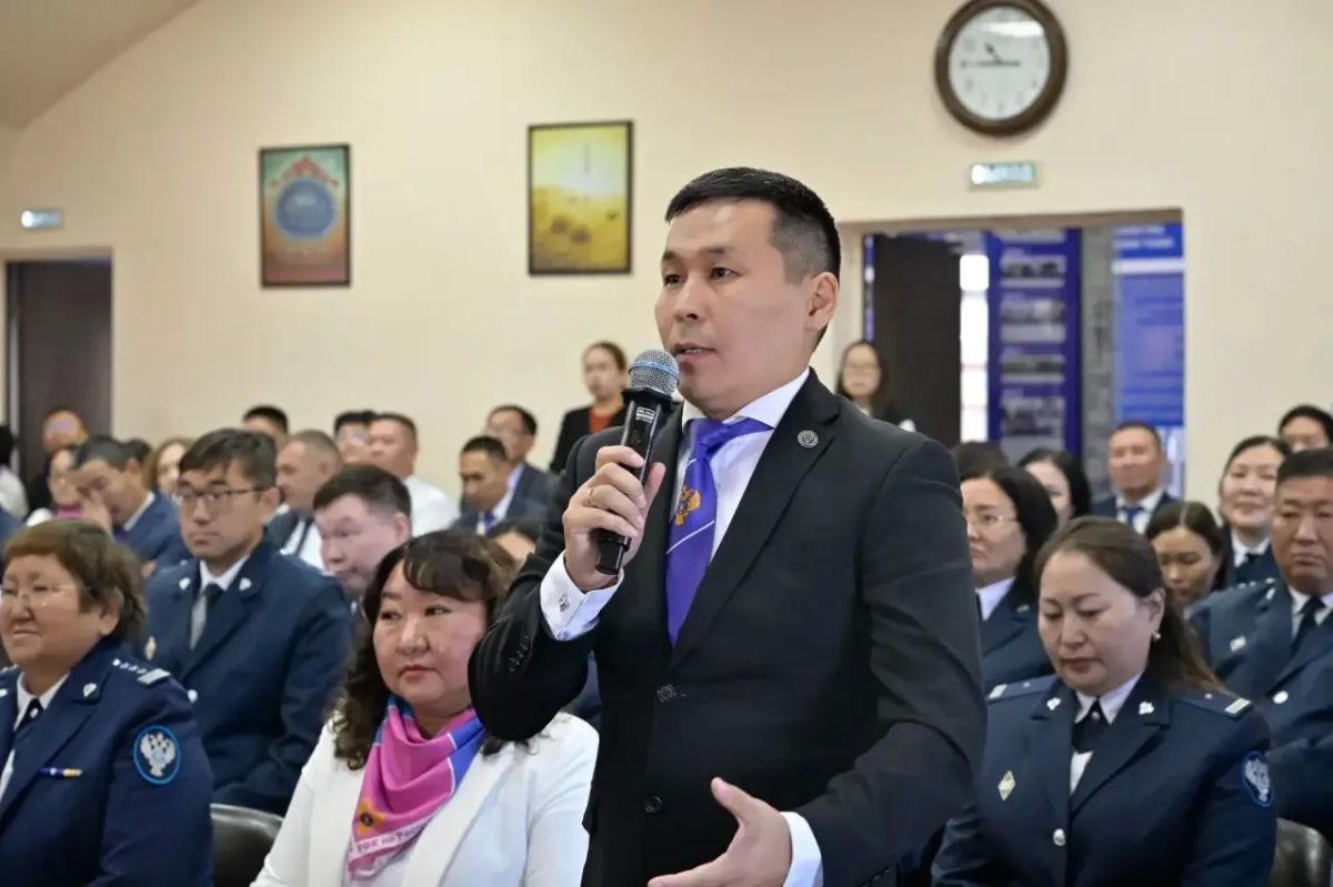 Владислав Ховалыг: В День финансиста встретился с коллективом регионального Управления Федерального казначейства Владислав Ховалыг: В День финансиста встретился с коллективом регионального Управления Федерального казначейства