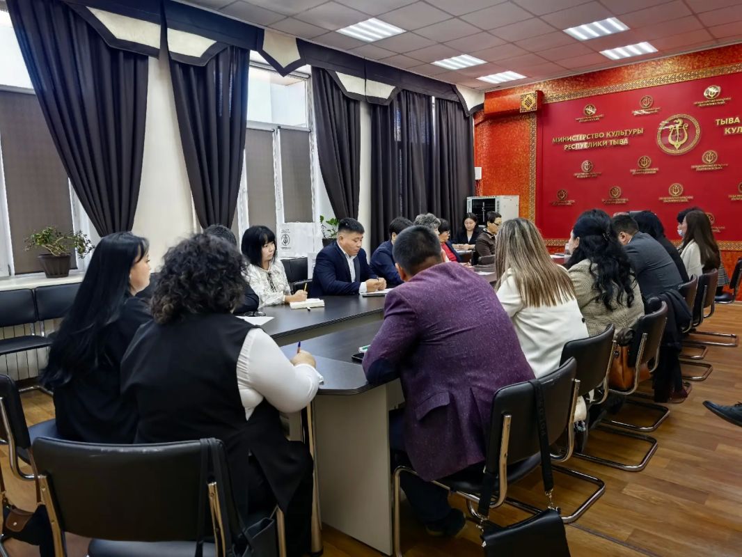Министр культуры провел муниципальный час с начальниками управлений культуры Министр культуры провел муниципальный час с начальниками управлений культуры
